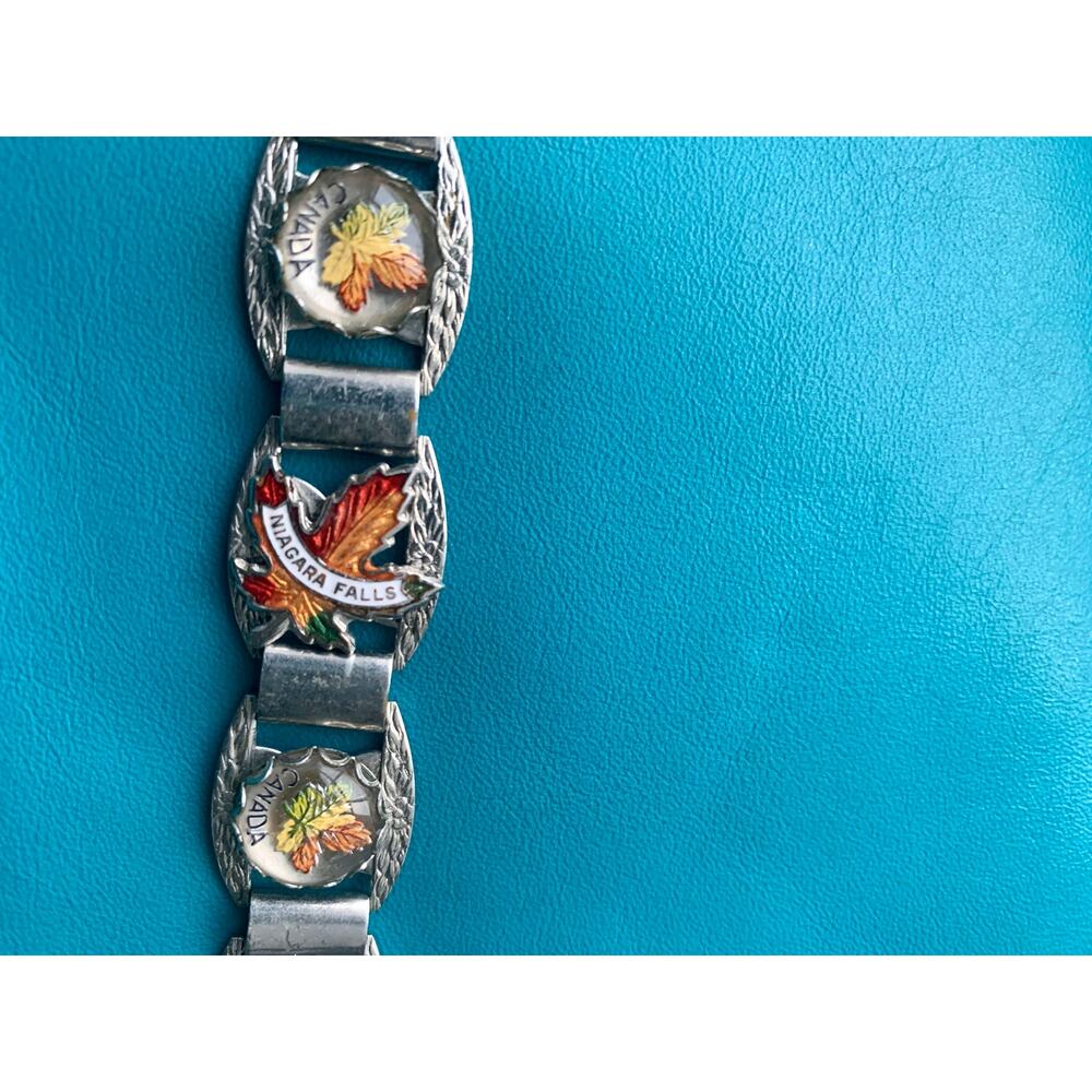 NIAGARA FALLS Canada Maple Leaf Reverse Painted INTAGLIO Glass Souvenir Bracelet